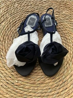 🚩steal Dior Black Floral T-Strap Sandals